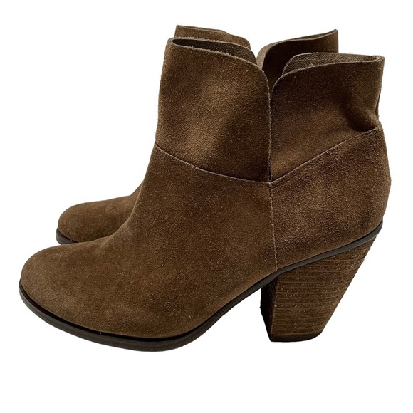 Vince Camuto Helyn Dark Tan Suede Stacked Heel Split Ankle Boots Size 8.5 - Picture 1 of 14